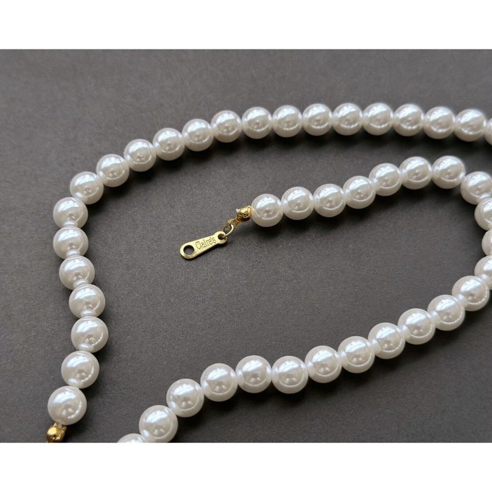 Shell bead, faux beige and white pearls, Olive shell pendant necklace set of 4 - Picture 9 of 10